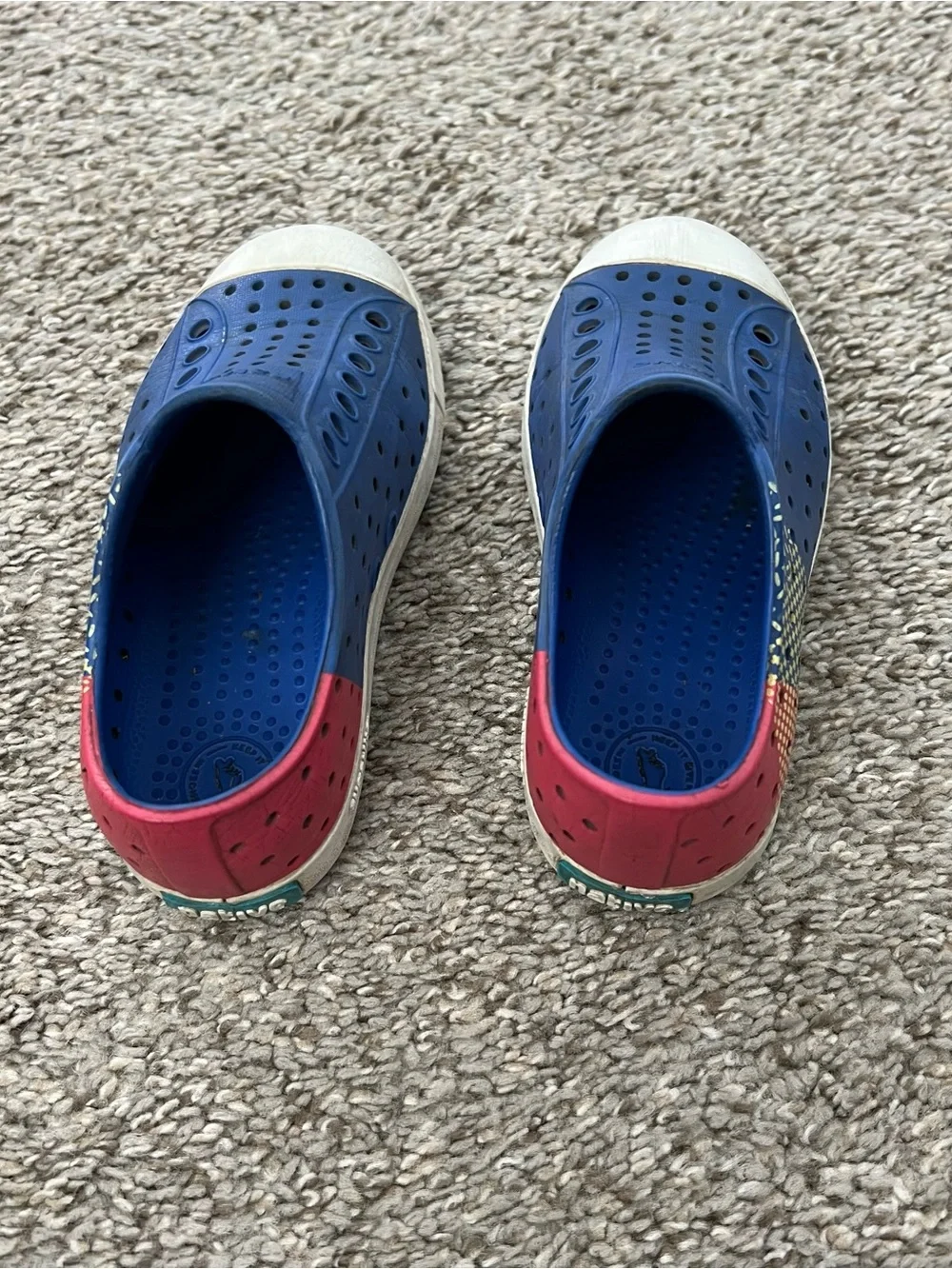 Native Jefferson Kids Slip-On Shoes in Royal Blue with Red Yellow Heel Size 9